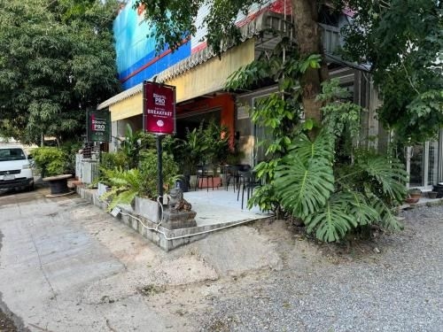 PROpaganda Hostel0