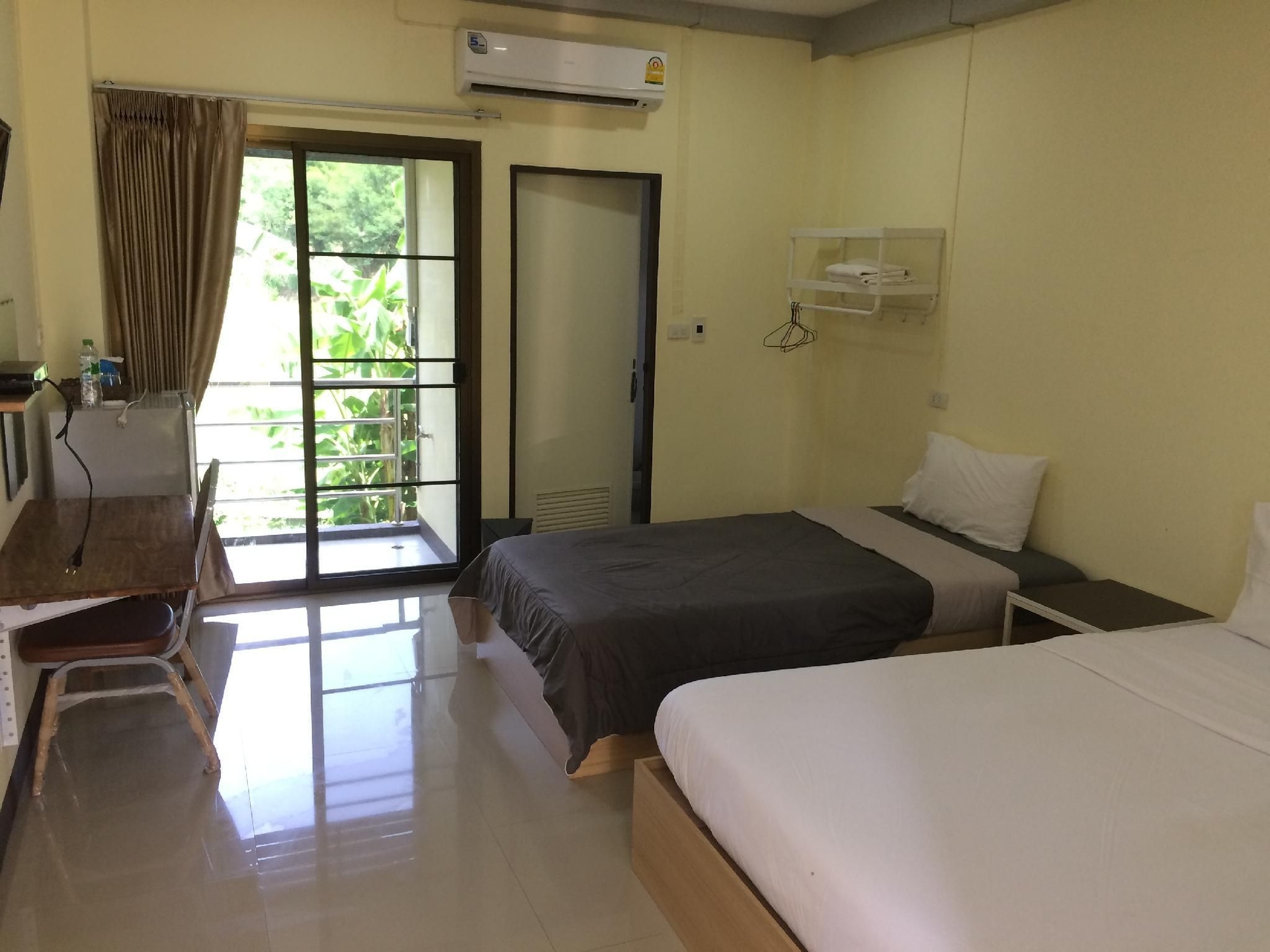 โรงแรมธนกฤต (Thanakit Hotel)2