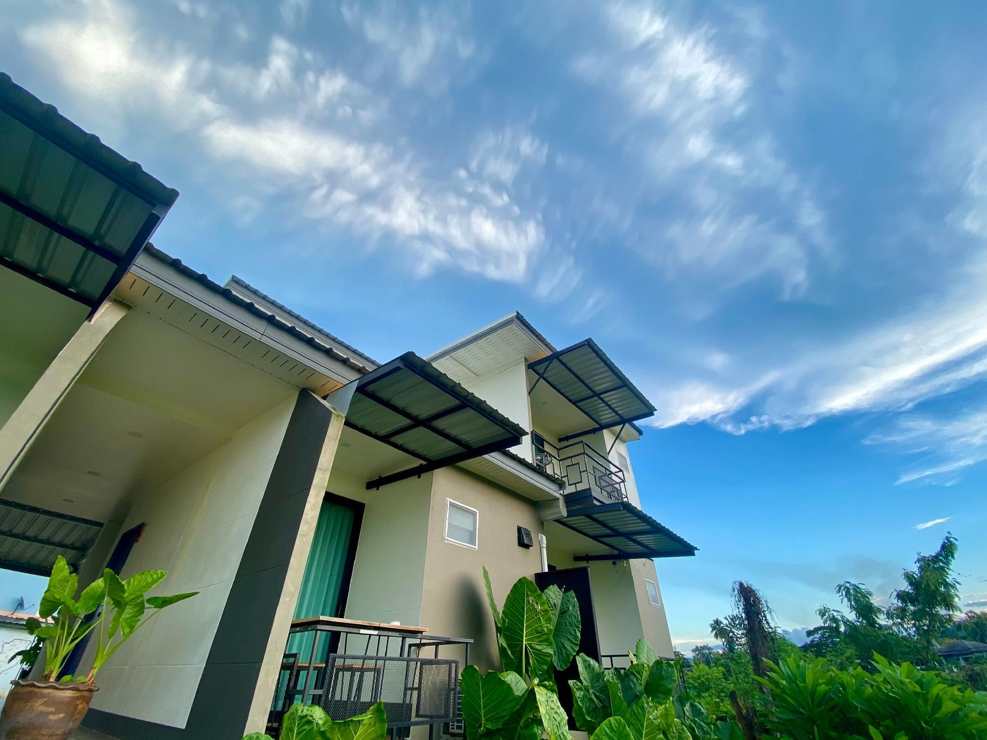 The Ray Room and Cafe @Santisuk, Nan0