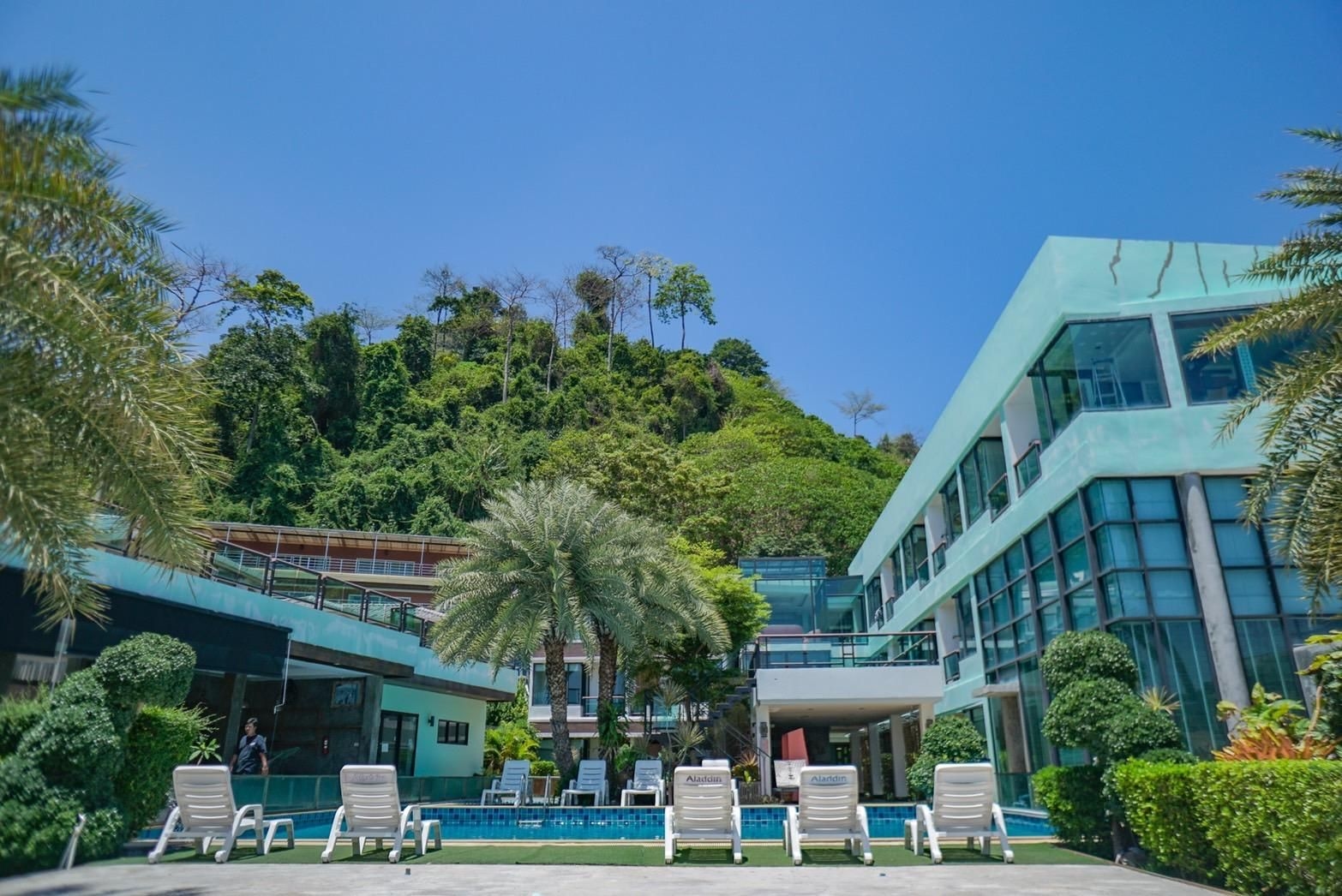 Phi Phi Nice Beach Hotel Hip2
