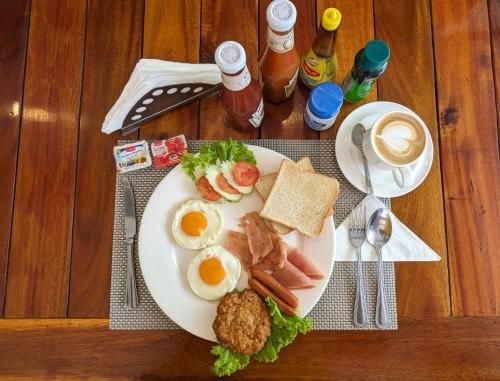 เฮฟเวน เฮาส์ เรสโตร แอนด์ บาร์ (Heaven House Restro & Bar)3