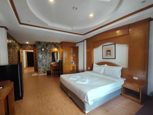 Rock Shore Patong2
