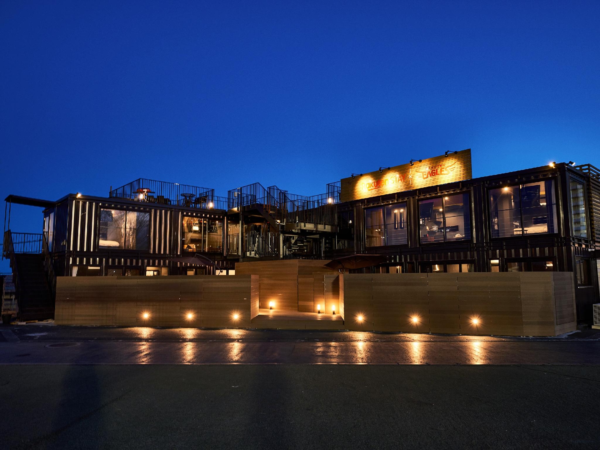 โรงแรมราคูเทน สเตย์ x อีเกิลส์ (Rakuten STAY x EAGLES)0