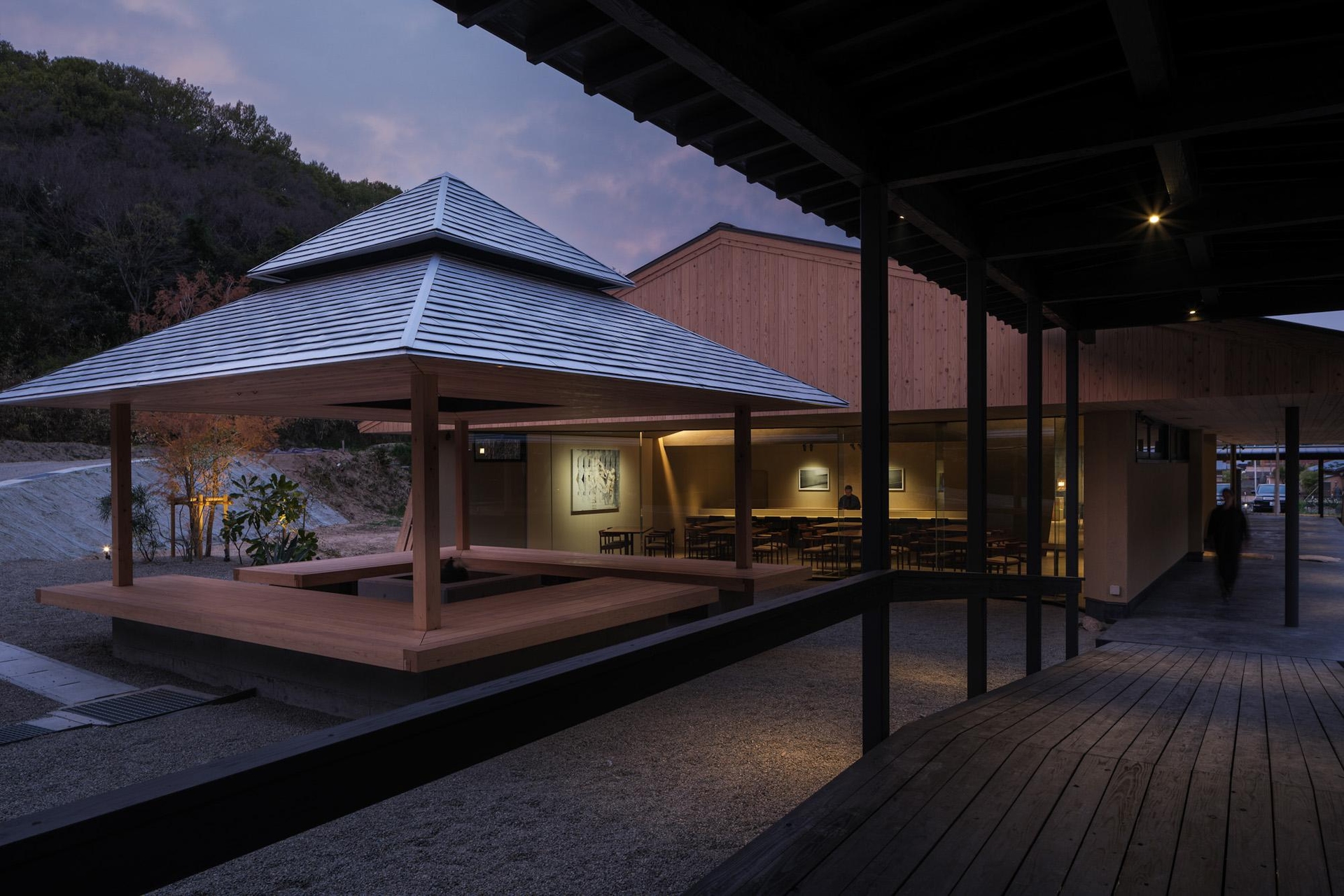 โรงแรมนาโอชิมะ เรียวกัง โรคา (Naoshima Ryokan Roka)1