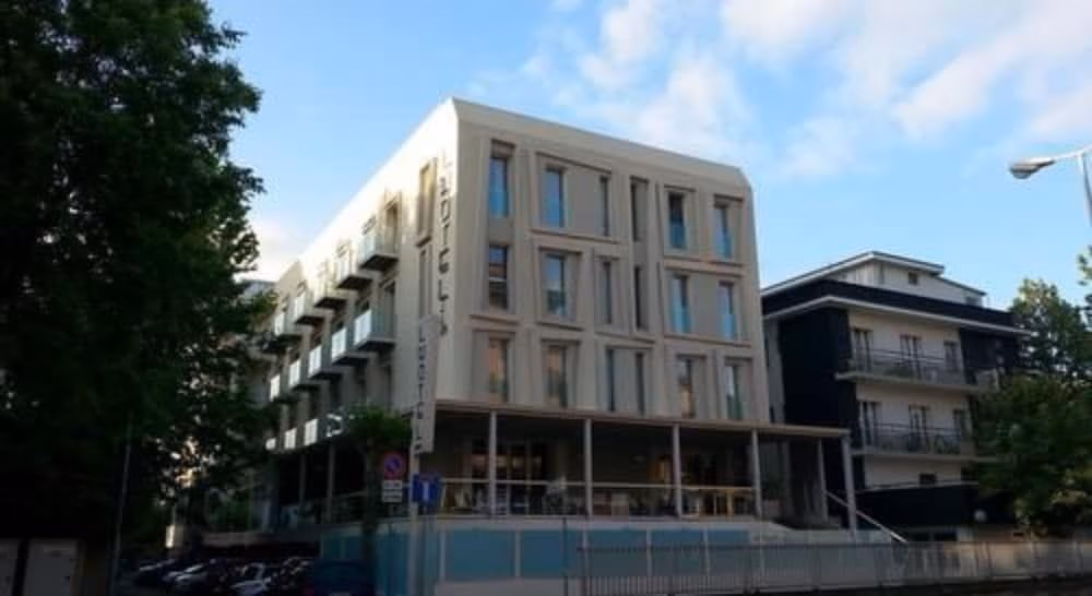 L'Hotel2