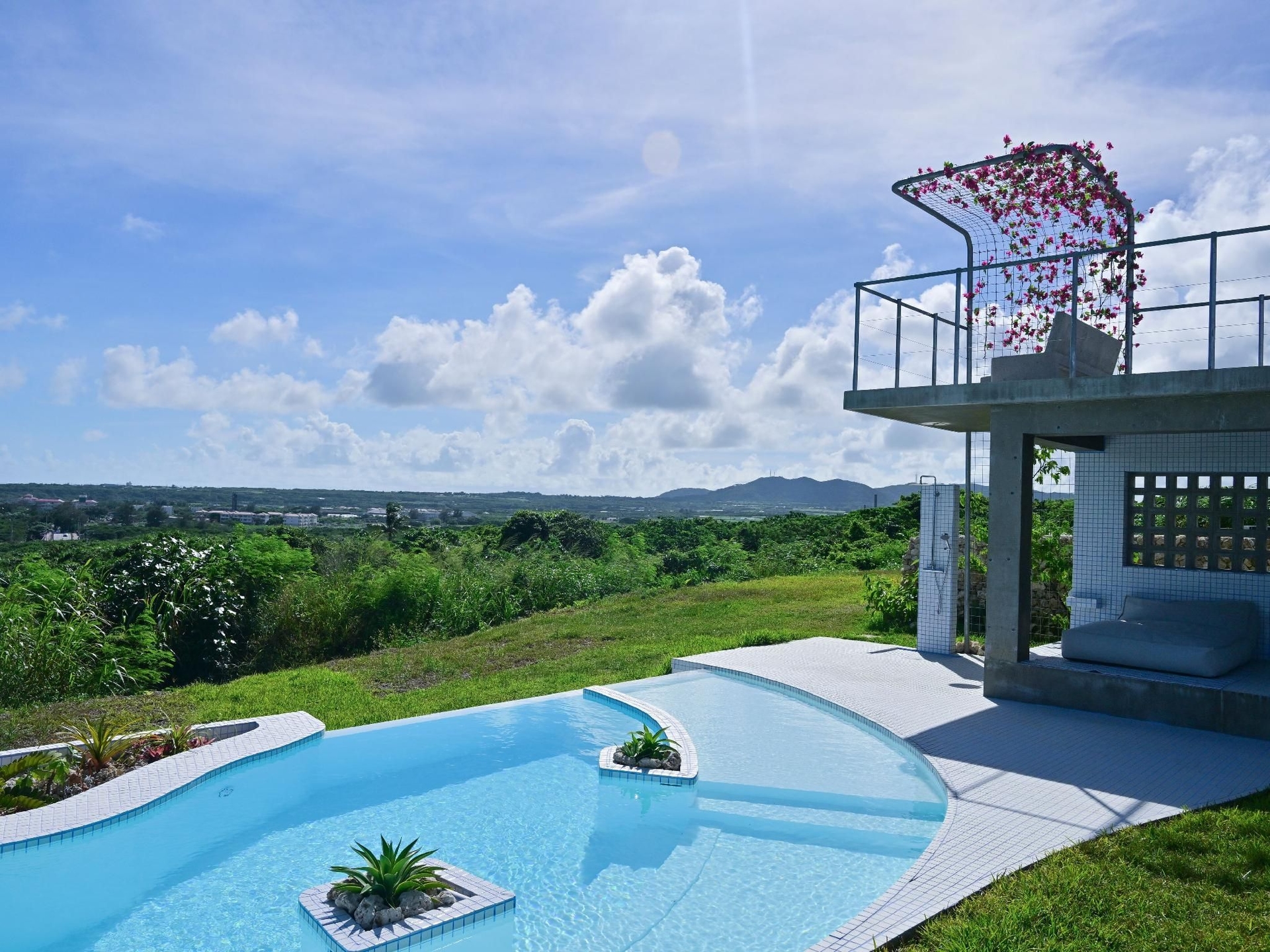 อิชิกากิ ฮิลส์ (Ishigaki Hills)4