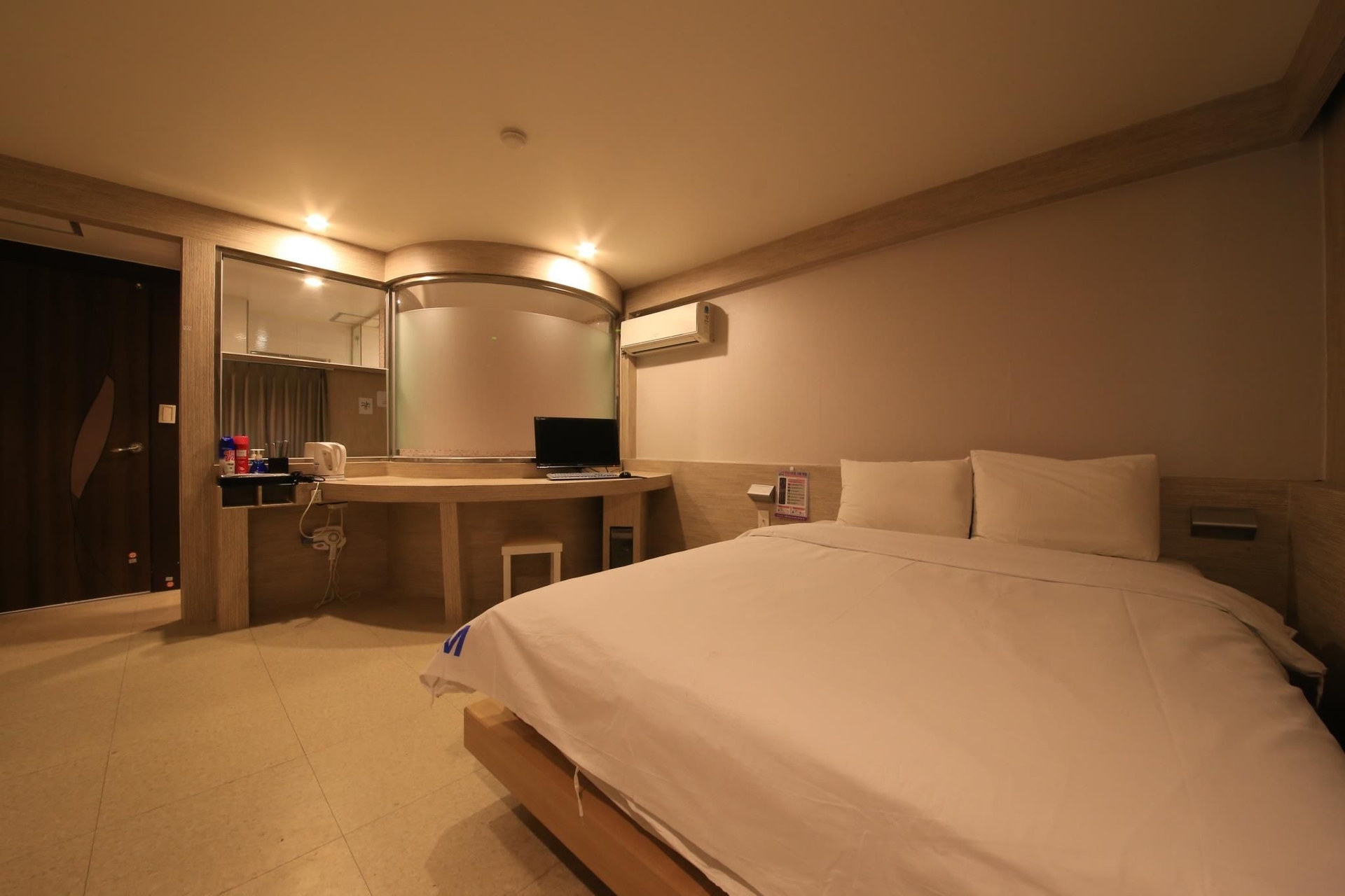 Hotel M story1