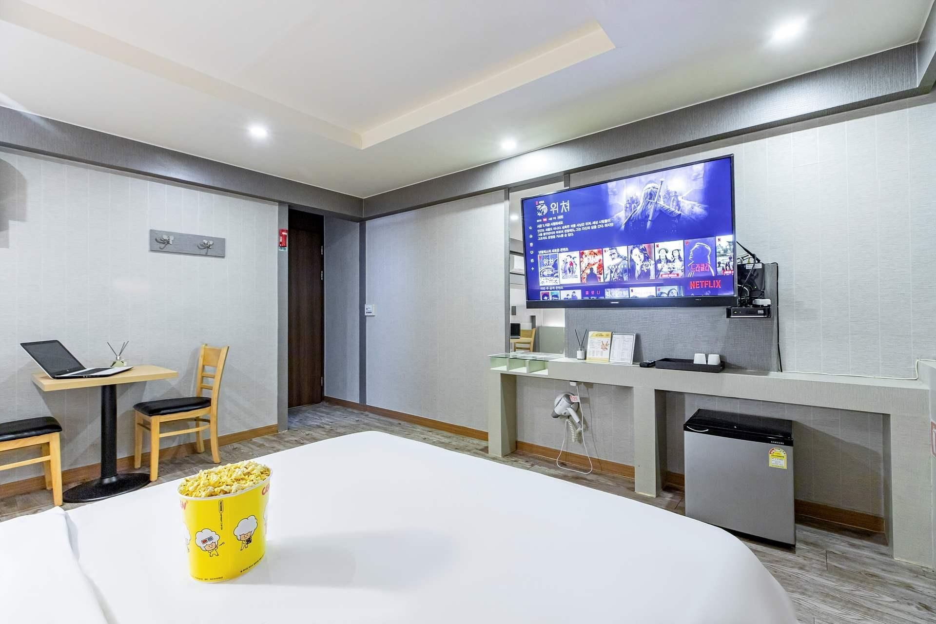 Hotel M story3