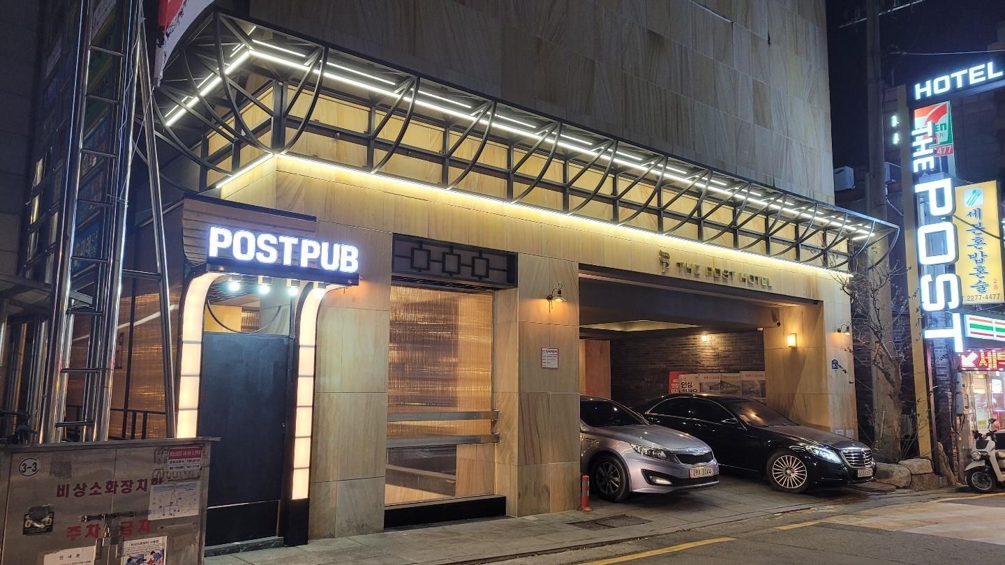 The Post Hotel0