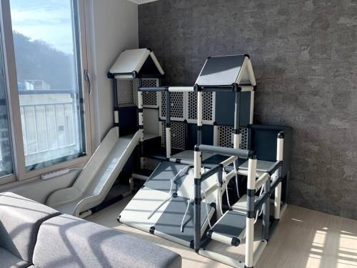 อพาร์ตเมนต์ 2 ห้องนอน 1 ห้องน้ำส่วนตัว ขนาด 70 ตร.ม. – เขตทง (Playground 7 어린이를 위한 정글짐, 파티가능 주차 3대 가능, 옥상 야경 오션뷰)3