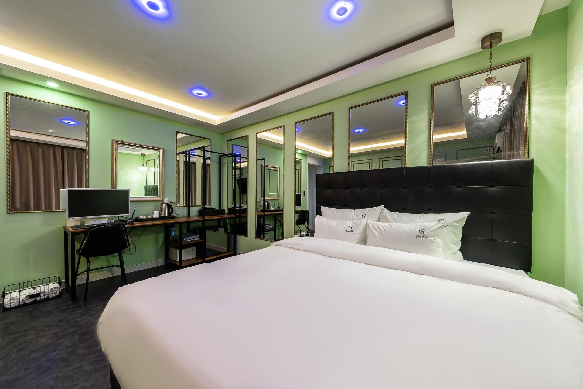 โรงแรมเกรย์ (Gray Hotel)3