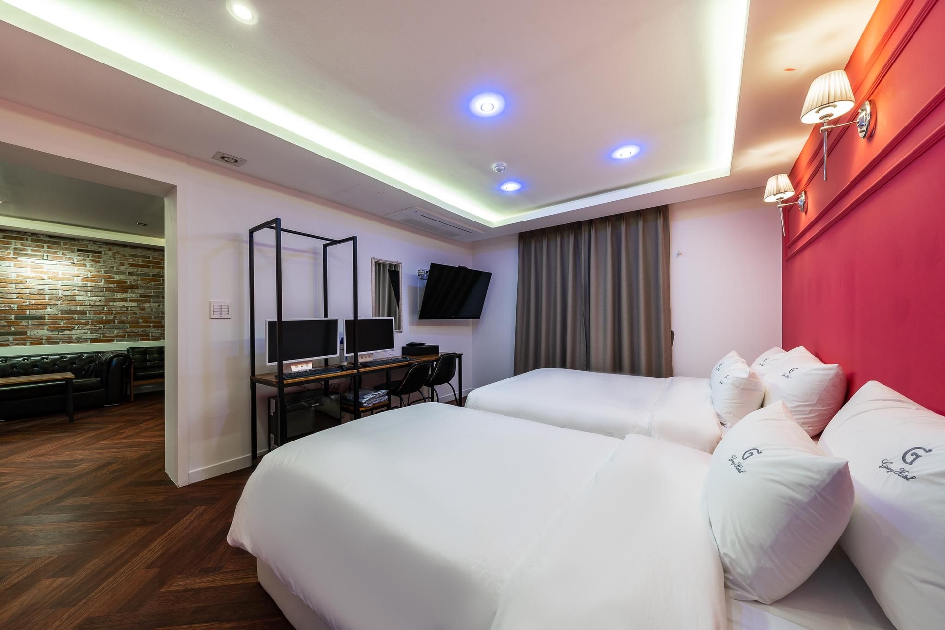 โรงแรมเกรย์ (Gray Hotel)2