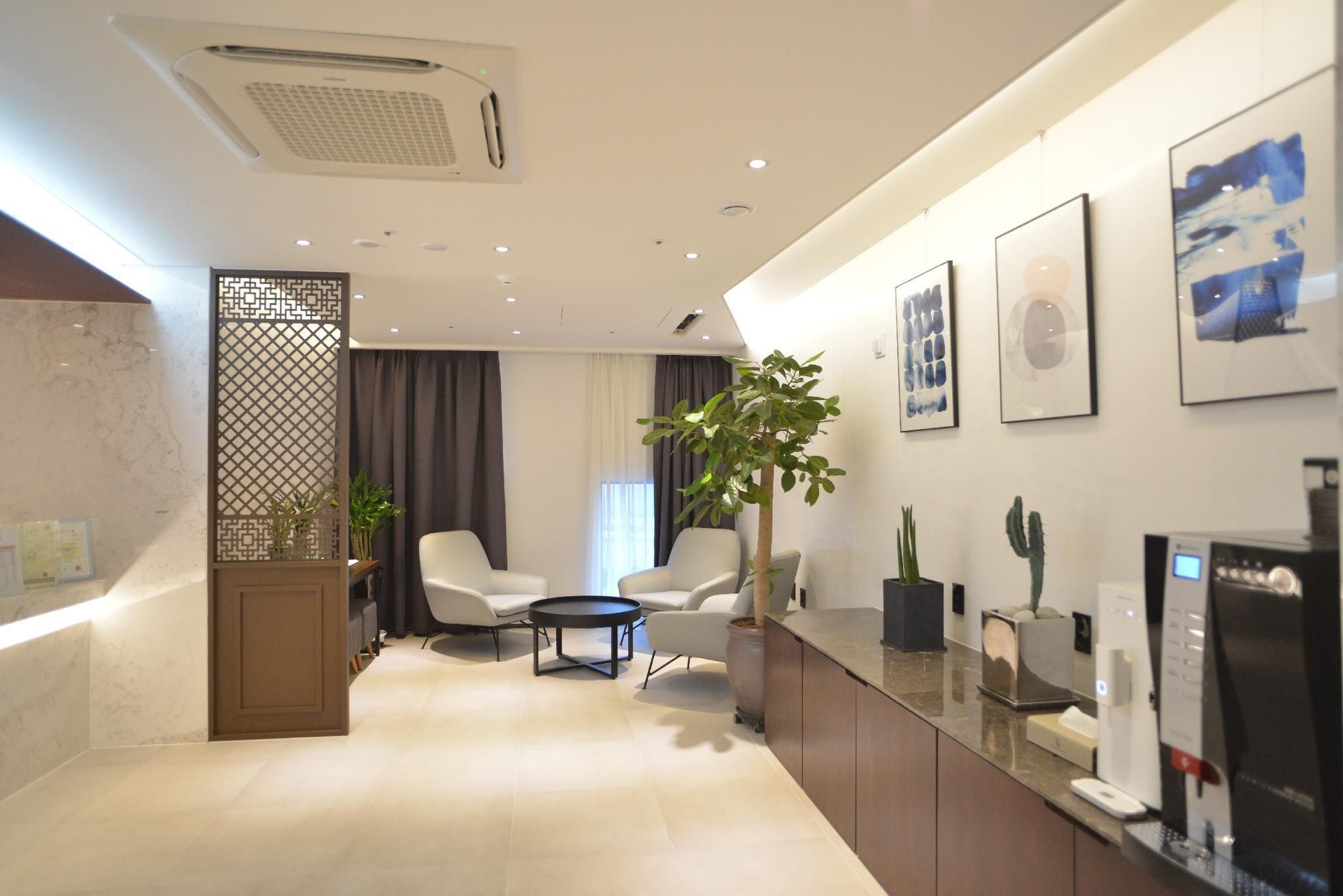 New Grand Hotel0