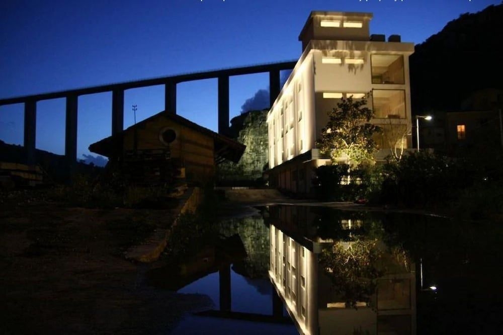 Ferro Hotel0
