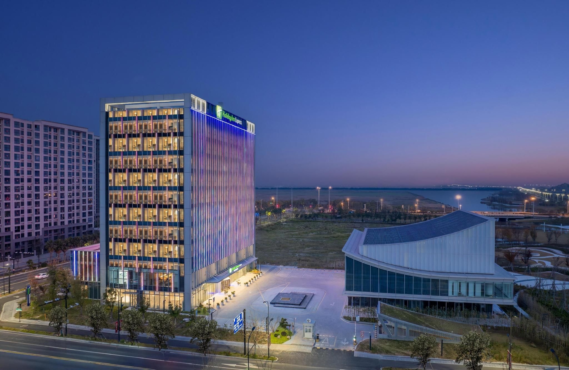 Holiday Inn Express Taizhou Toumen Port0