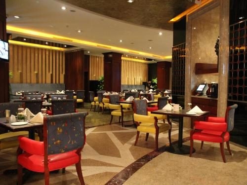 เดอะพาวิลเลียน โฮเทล (The Pavilion Hotel)1