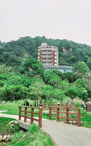มูนไชน์อินน์ (Moonshine Inn)4