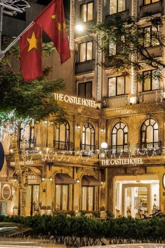 เดอะ แคสเซิล โฮเทล (The Castle Hotel)1