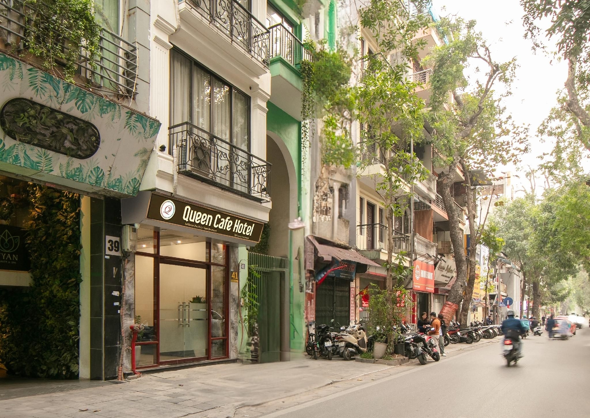โรงแรมควีนคาเฟ่ (QUEEN CAFE HOTEL )0