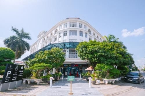 เมย์ พลาซา (May Plaza)0