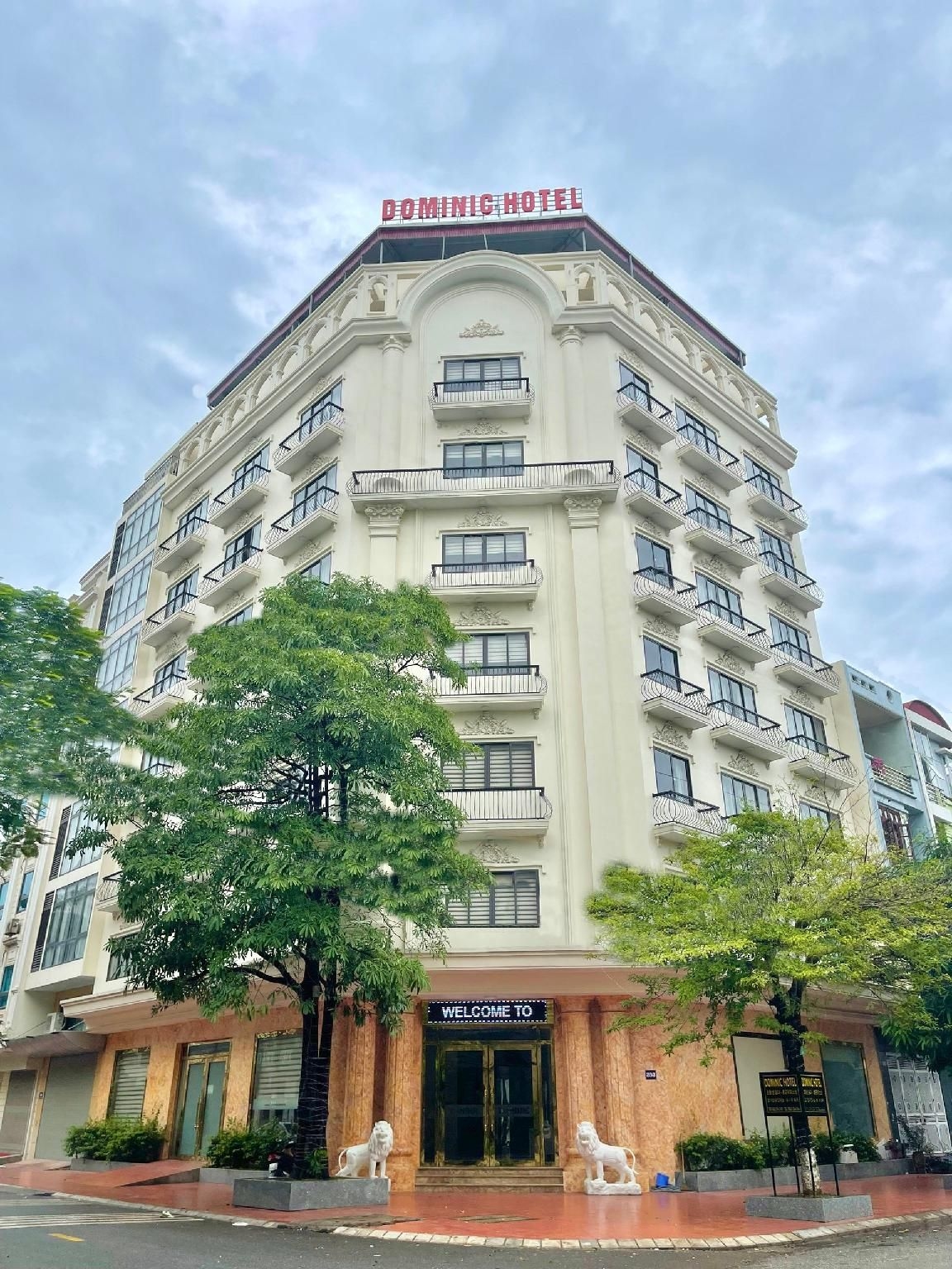 โรงแรมโดมินิค (Dominic Hotel)0