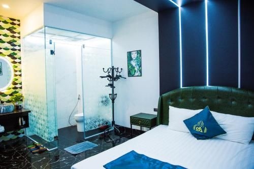 Sky Hotel1