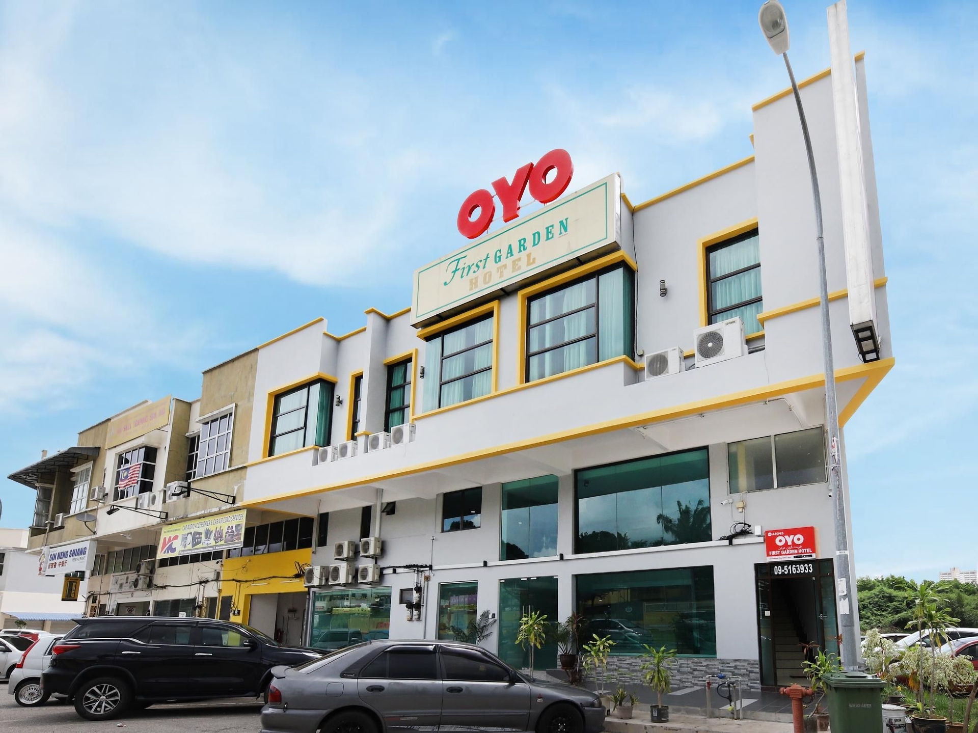 OYO 44043 First Garden Hotel2