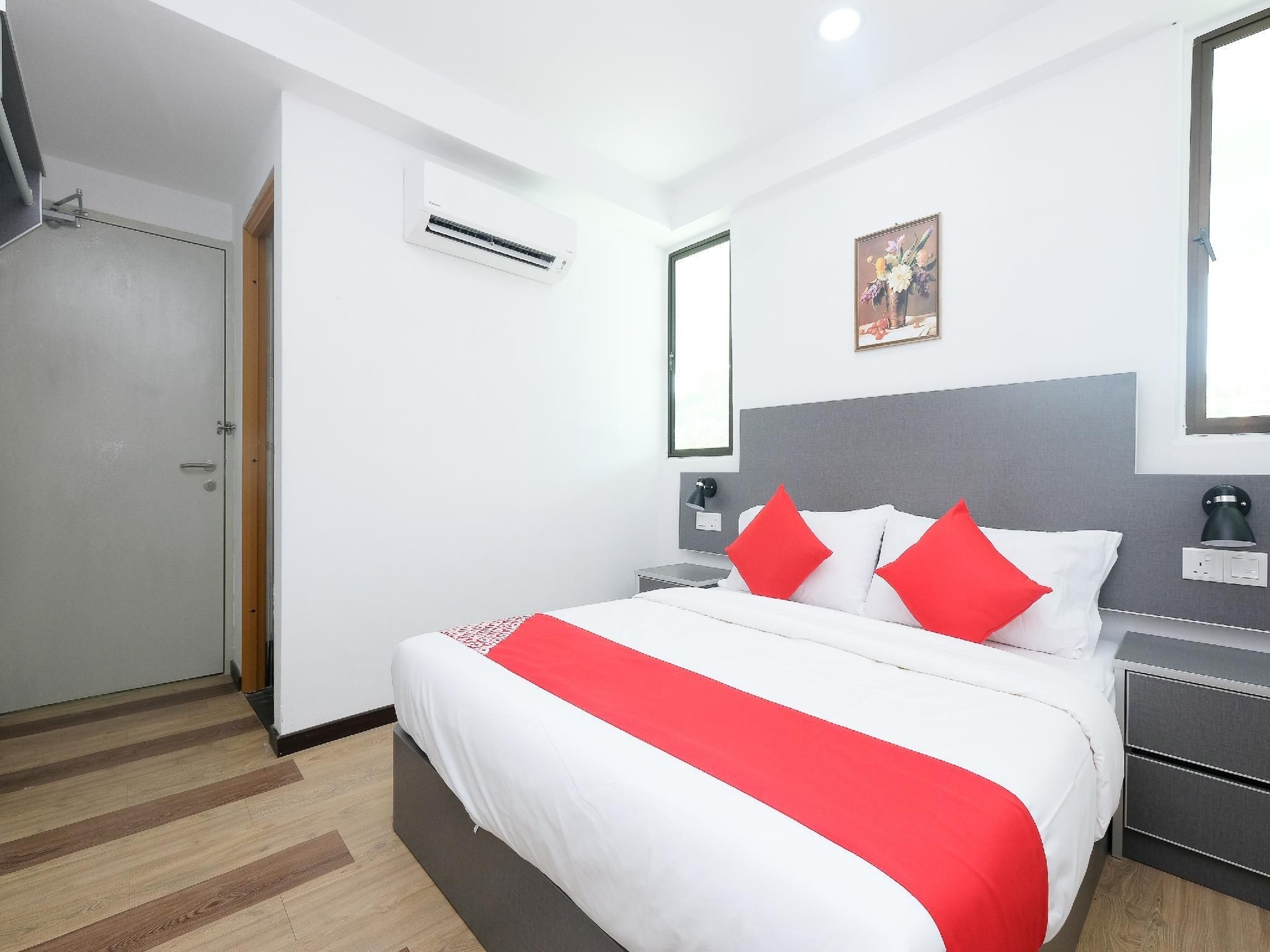 OYO 44043 First Garden Hotel1