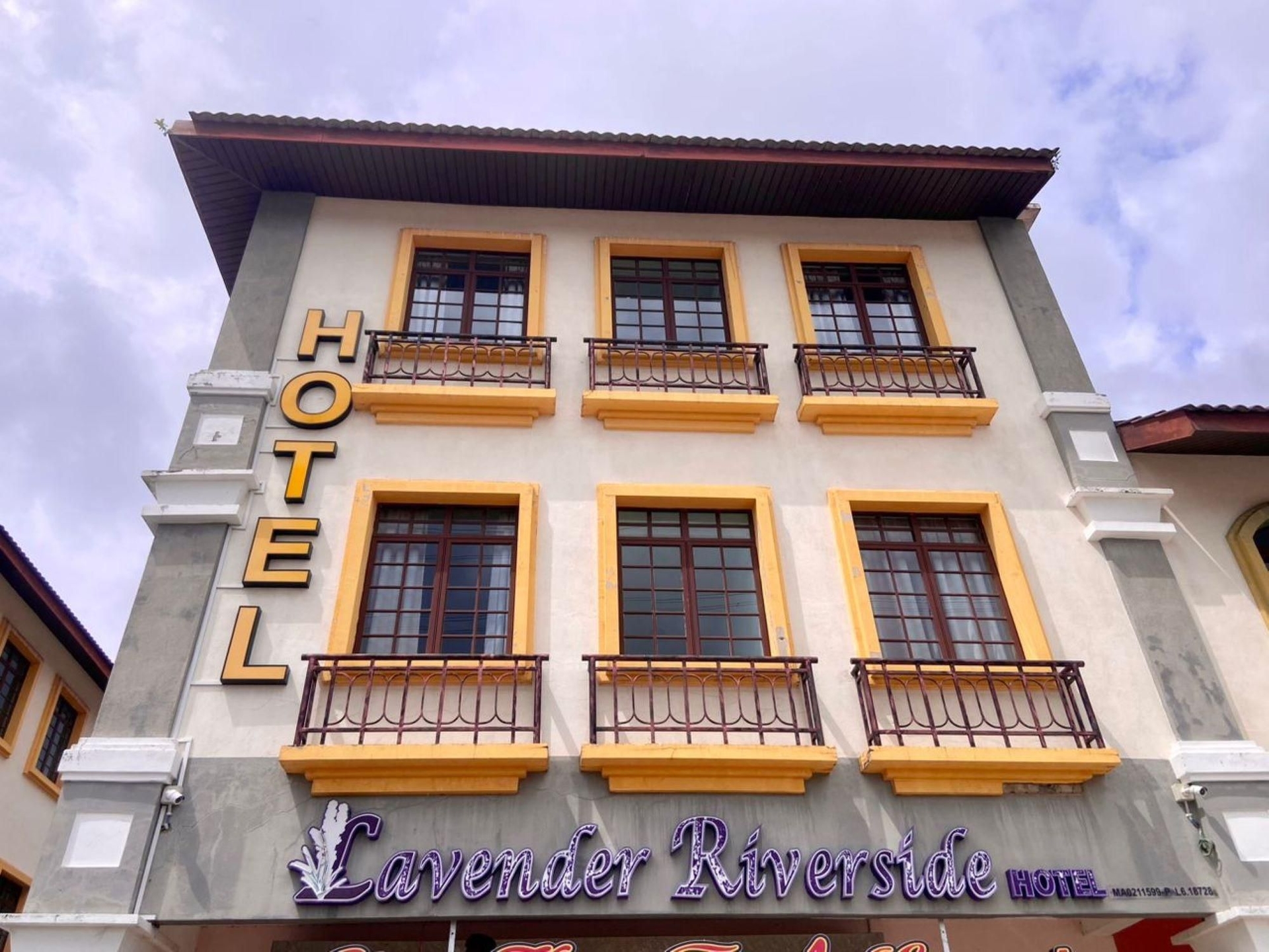 Lavender Riverside Hotel0