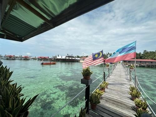 Mabul Backpackers1