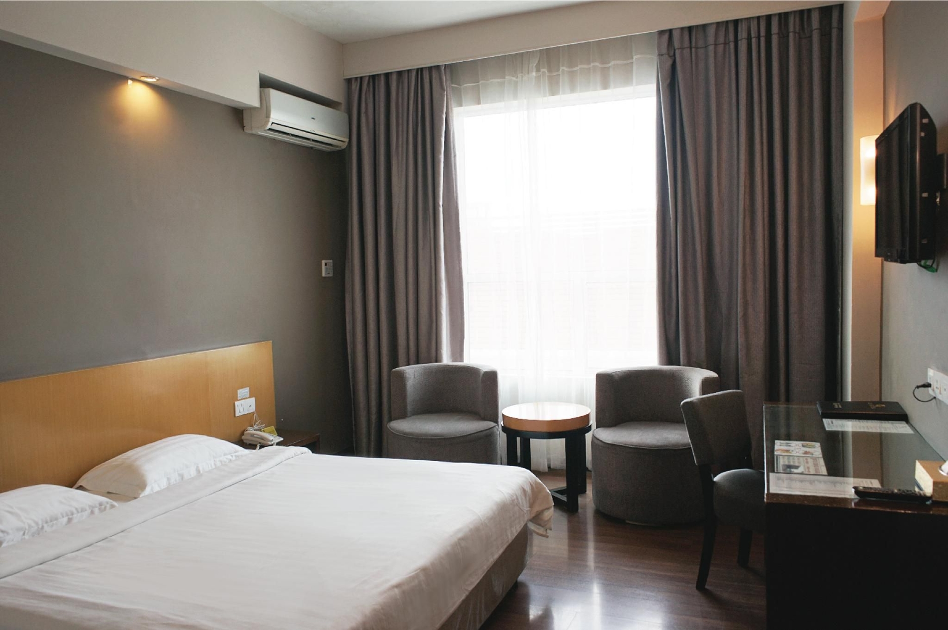 LA Hotel2