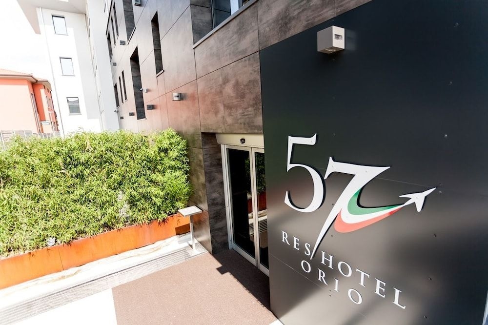 57 Reshotel0