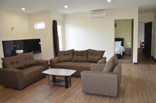 Riverview Hotel3