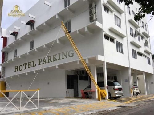 Royale Hotel0