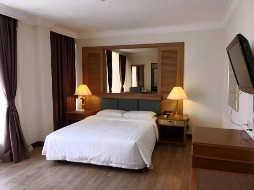 The Executive Hotel2