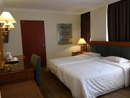 The Executive Hotel3