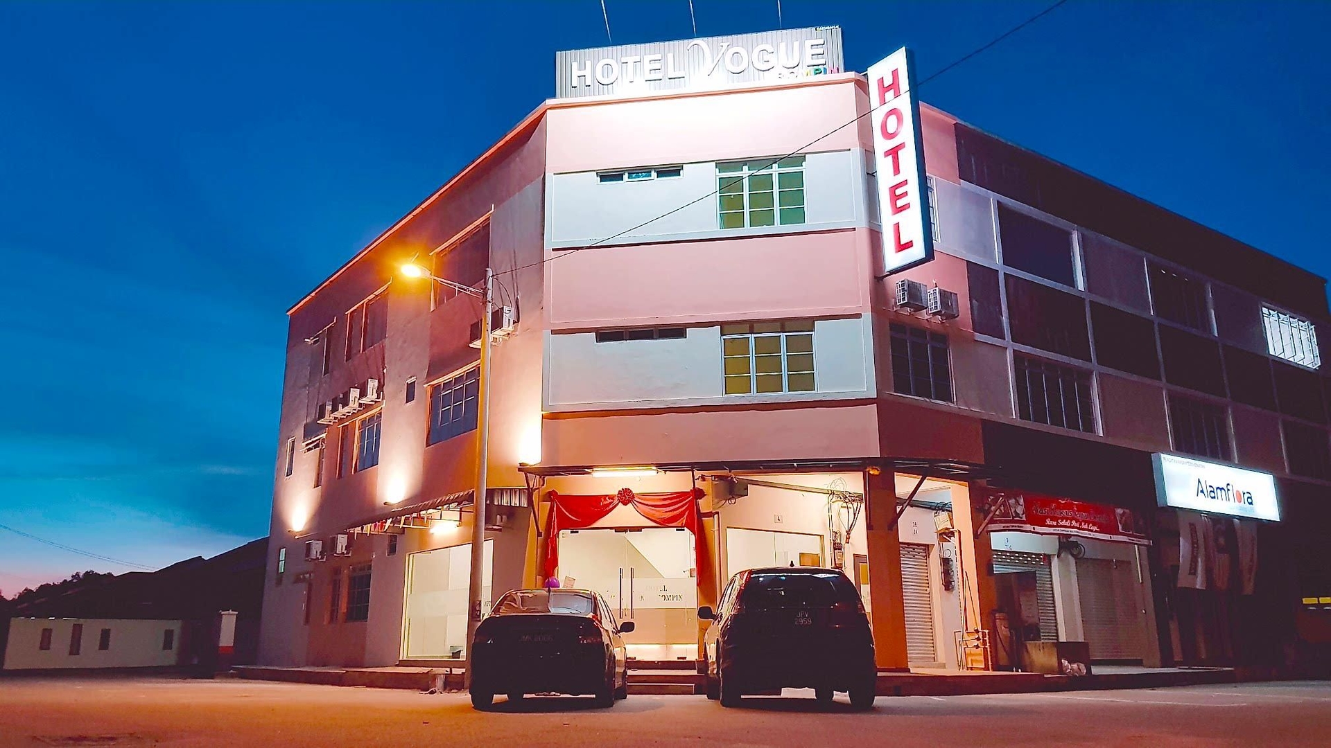 โรงแรมโว้ก รอมปิน (Hotel Vogue Rompin)2