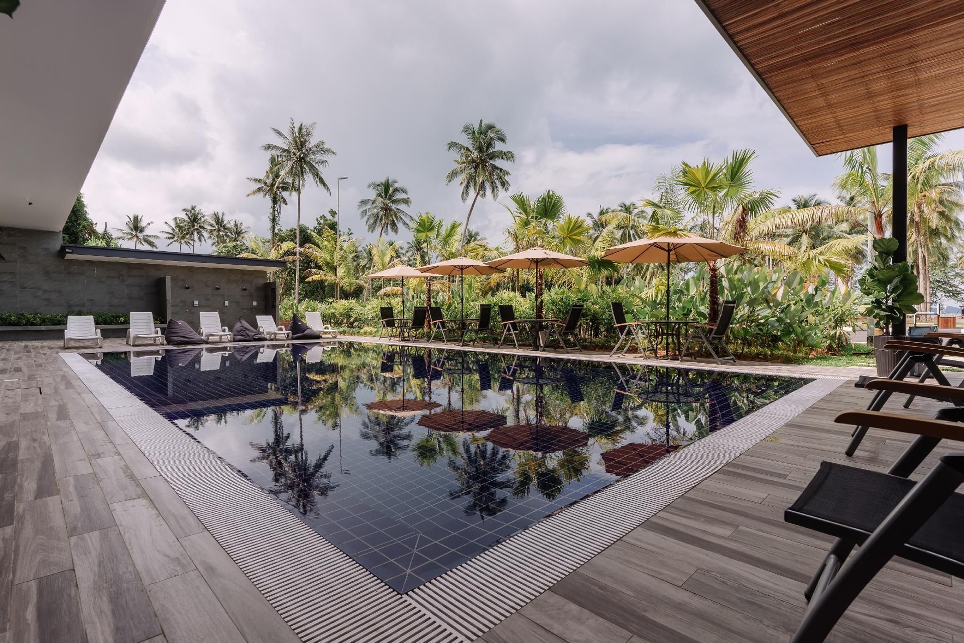 ร็อกซีเซมาตันวิลลาทาวน์เฮาส์ (Roxy Sematan Villa Townhouse)1