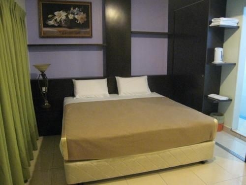 Tropicana Inn4
