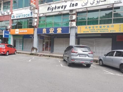 Highway Inn0