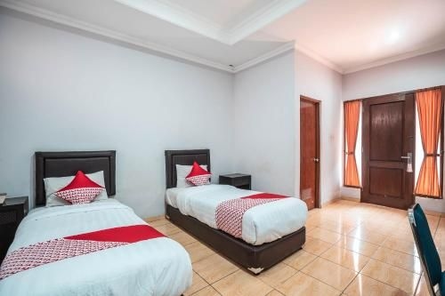 Super OYO 686 Bunga Karang Hotel4
