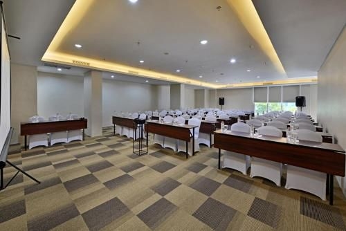Whiz Prime Hotel Basuki Rahmat Malang1