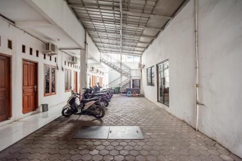 RedDoorz Syariah near Jatisampurna Hospital0