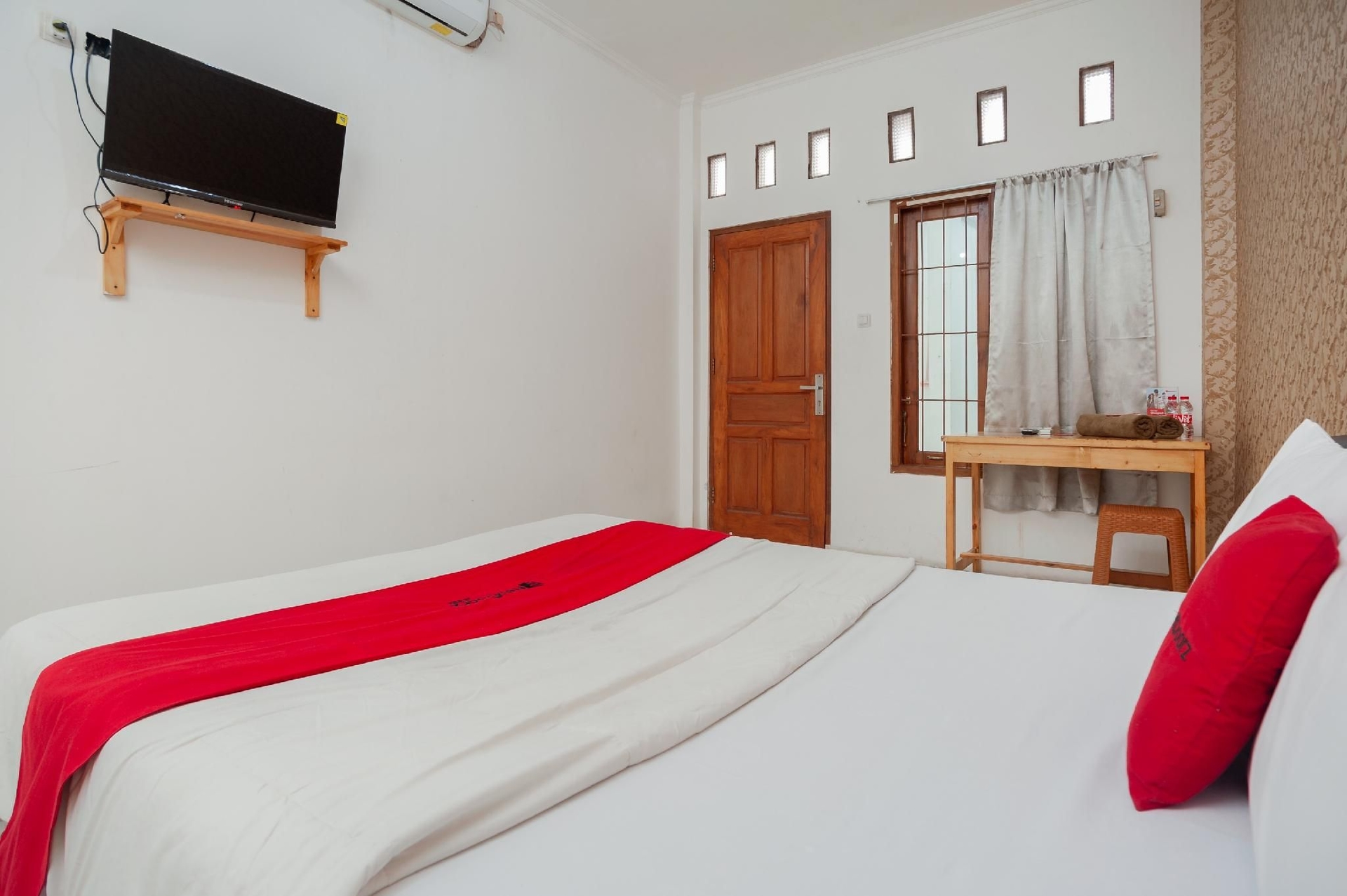 RedDoorz Syariah near Jatisampurna Hospital4