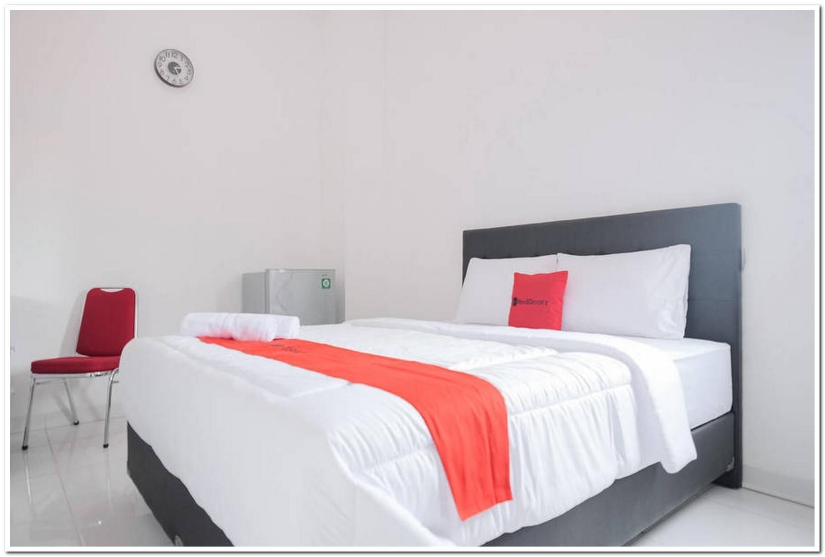 เรดดอร์ซ ใกล้โกตาตูอา 2 (RedDoorz near Kota Tua 2)2
