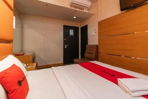 เรดดอร์ซ ถนนกูนุง ซาฮารี (RedDoorz @ Jalan Gunung Sahari)2