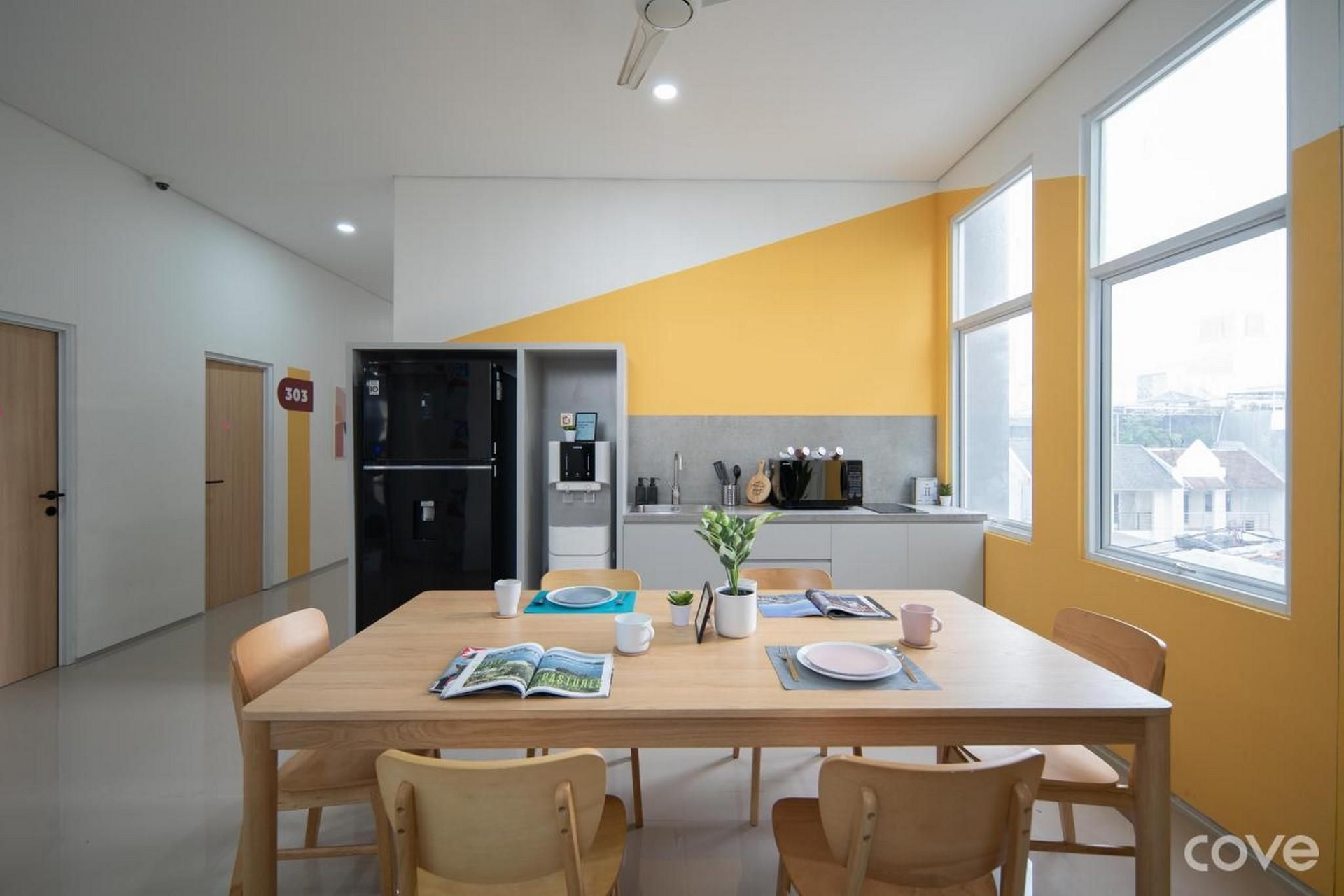 Cove Rhys Living3