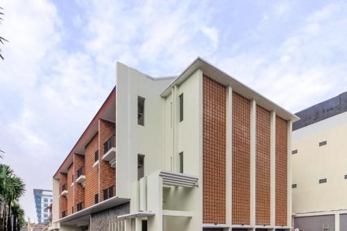 RedDoorz Premium near Ragunan Zoo 20