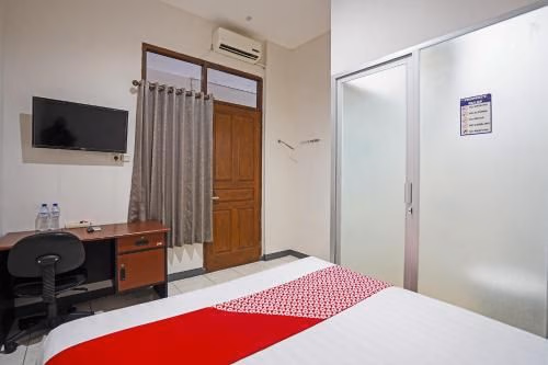โอโย แฟล็กชิป 90890 บราตัง เกอเดอ เรสซิเดนซ์ (OYO Flagship 90890 Bratang Gede Residence)1