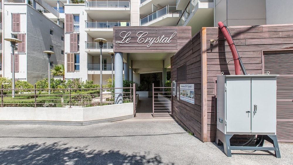Le Crystal3